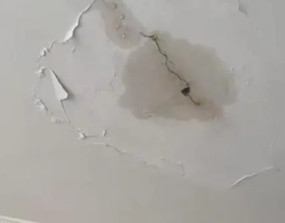 前郭尔罗斯阳台漏水维修公司分享下屋面防水工程质量问题原因分析